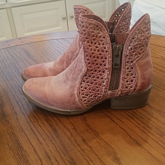 Corral Shoes - Corral Circle G ankle boots